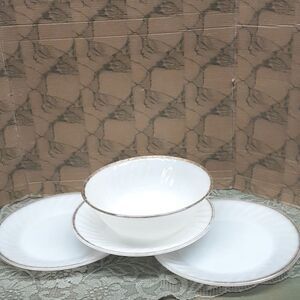 4 pc  vintage Anchor Hocking Fireking dinner plates and bowl